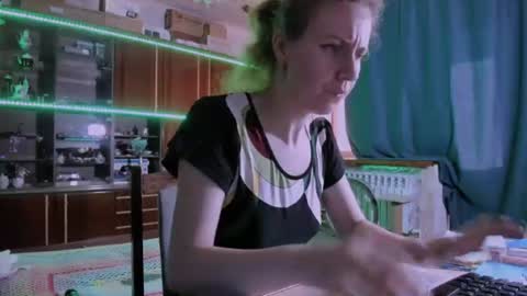 Ella online show from July 12, 2:07 pm