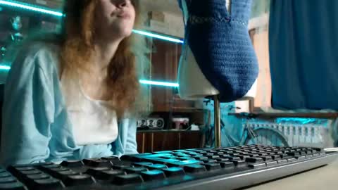 Ella online show from May 4, 7:23 am