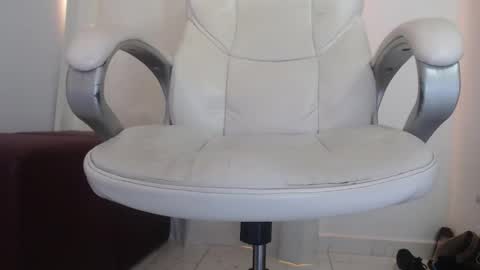 paiperhalliwey online show from December 5, 9:05 pm