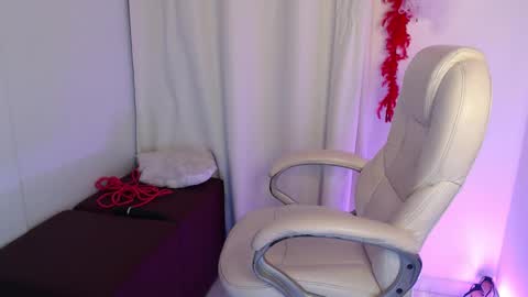 paiperhalliwey online show from November 8, 12:59 am