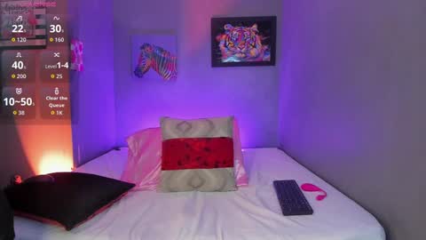 Snapshot of pammelaross chatting on October 4, 6:12 pm Pammela online show from October 4, 6:12 pm