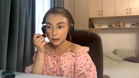 Lia online show from June 19, 3:37 pm