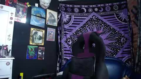       online show from July 27, 9:45 pm