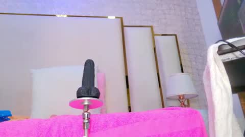 Paola  online show from June 12, 11:40 am