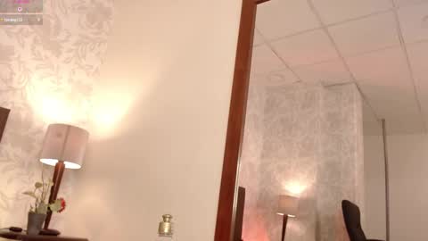 paolagh_ online show from December 22, 4:04 am