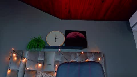 PARIS online show from March 2, 8:04 pm