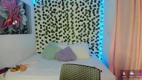 Snapshot of pau_delima__ chatting on September 23, 1:04 am paulina online show from September 23, 1:04 am