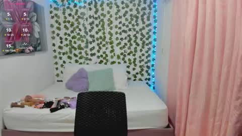 Snapshot of pau_delima__ chatting on October 4, 10:32 am paulina online show from October 4, 10:32 am