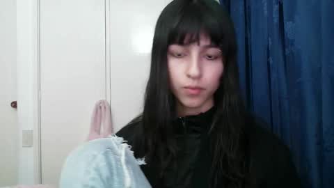 Snapshot of paulainblue chatting on December 4, 12:52 am online show from December 4, 12:52 am