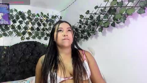 Snapshot of paulinaswan_ chatting on October 7, 2:05 am Paulina online show from October 7, 2:05 am