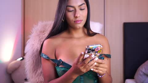 Snapshot of pauline_7 chatting on December 6, 3:22 pm pauline_7 online show from December 6, 3:22 pm