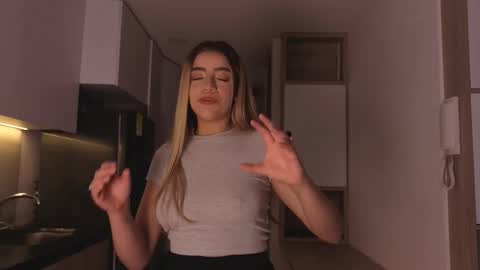 Ema online show from October 7, 3:27 pm