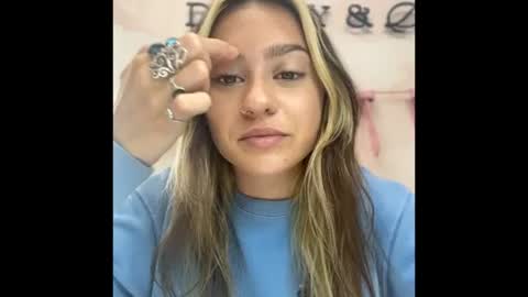peachesncreampiezz online show from July 17, 4:43 pm