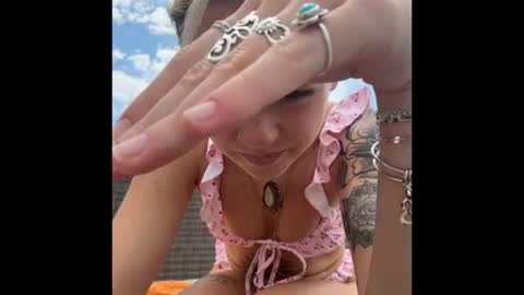 peachesncreampiezz online show from July 7, 4:43 pm