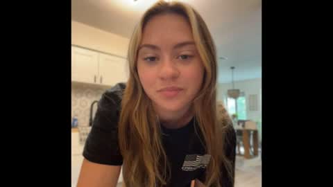 peachesncreampiezz online show from July 21, 1:56 pm