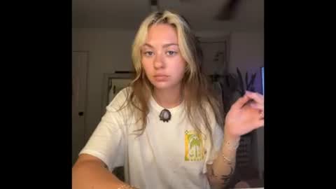 peachesncreampiezz online show from July 5, 1:34 am