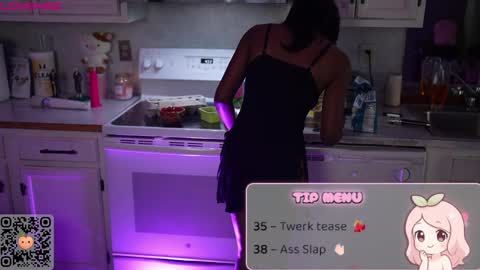 peachypeachgirl online show from May 15, 8:33 pm