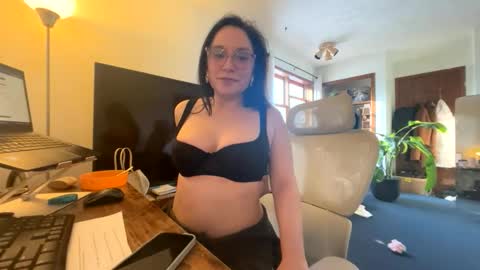 PeachyObsession online show from February 17, 9:36 pm