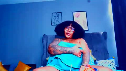 Snapshot of pearlblu38 chatting on October 13, 9:23 am Pearl online show from October 13, 9:23 am