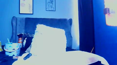 Snapshot of pearlblu38 chatting on October 4, 12:00 pm Pearl online show from October 4, 12:00 pm