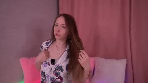 pearly_peach_ online show from April 18, 4:42 pm