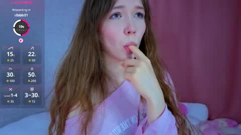 pearly_peach_ online show from June 20, 12:14 am