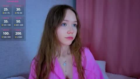 pearly_peach_ online show from June 2, 6:20 pm