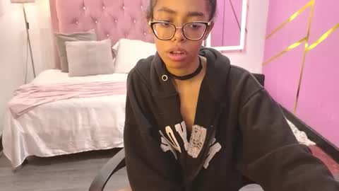 peneelopeecute online show from February 5, 8:45 pm