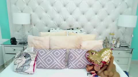 Snapshot of penelopelaurent chatting on September 17, 12:36 pm Penelope Laurent online show from September 17, 12:36 pm