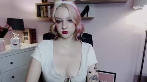 Snapshot of perfect_madeline chatting on December 19, 4:13 pm Madeline online show from December 19, 4:13 pm