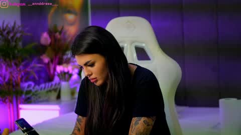 Dee online show from November 12, 4:16 pm