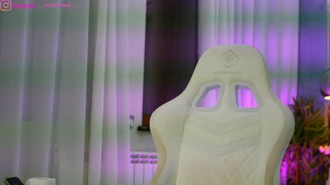 Dee online show from March 5, 3:41 pm