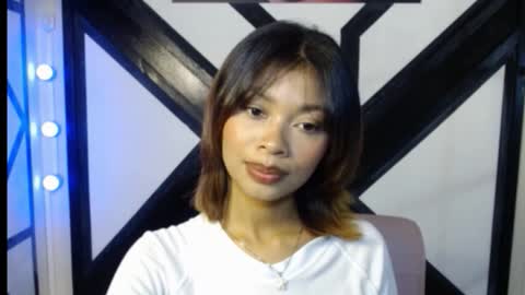 Perla online show from March 19, 3:05 pm