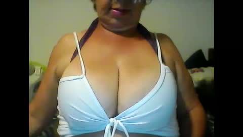 Snapshot of perlita070822 chatting on February 17, 4:31 am perlita070822 online show from February 17, 4:31 am