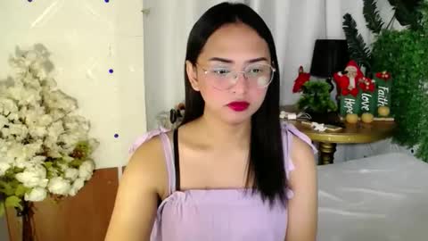 Snapshot of persephone214 chatting on November 1, 12:37 am fummy online show from November 1, 12:37 am