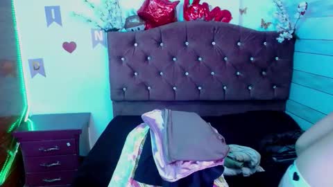 petite online show from November 12, 6:28 pm