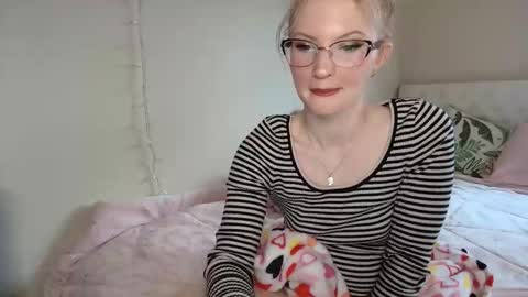 Little cupcake online show from April 29, 4:53 pm