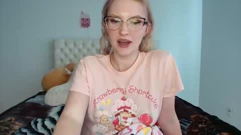 Little cupcake online show from July 10, 9:15 pm