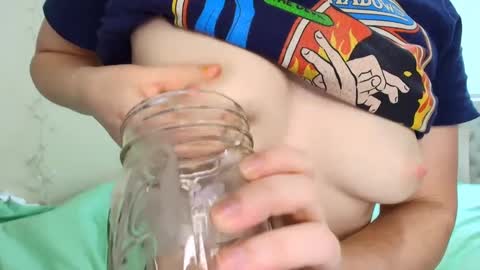 Snapshot of petite_cupcake chatting on October 7, 5:17 pm Little cupcake online show from October 7, 5:17 pm