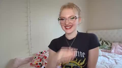 Little cupcake online show from May 5, 7:39 pm