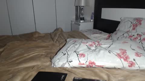 Snapshot of petite_danielle chatting on October 7, 12:59 am petite_danielle online show from October 7, 12:59 am