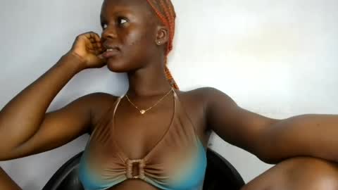 petitgirl88 online show from July 28, 7:39 pm