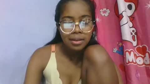 phania185885 online show from May 6, 3:49 pm