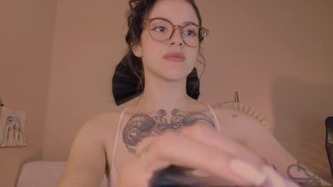 phoenixx_x online show from April 21, 2:51 am