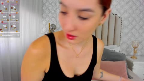 Snapshot of pia_johnson_ chatting on January 13, 11:52 am online show from January 13, 11:52 am
