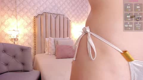 Snapshot of pia_johnson_ chatting on September 13, 1:52 pm online show from September 13, 1:52 pm