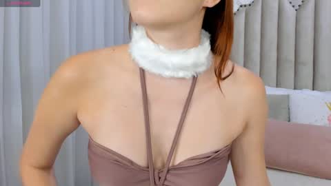 Snapshot of pia_johnson_ chatting on December 13, 11:34 am online show from December 13, 11:34 am