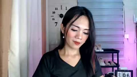 Pia online show from April 5, 4:39 pm