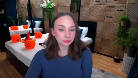 Emelie online show from November 3, 10:19 am