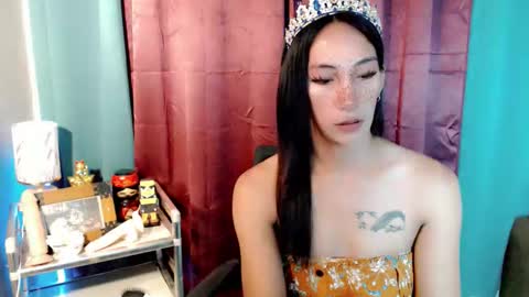 lucyLove online show from June 9, 5:07 am